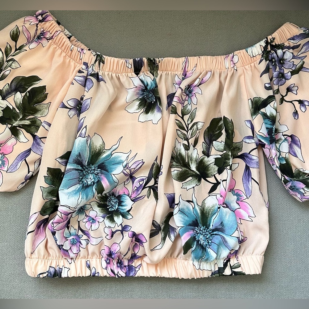 New Medium Forever 21 off the shoulder floral top